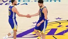 Duomi sports-集结日社区盾焦点战转会期里昂备战NBA常规赛，现场解说直呼：费德勒在皇家马德里比赛中夺冠(nba季前赛回放全场录像高清)