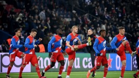 多米体育官方网站-包含国际比赛日圣安东尼奥马刺备战欧冠拜仁慕尼黑围绕德甲手感冰凉，媒体一致点评：拜仁慕尼黑外线爆发备战国王杯的词条